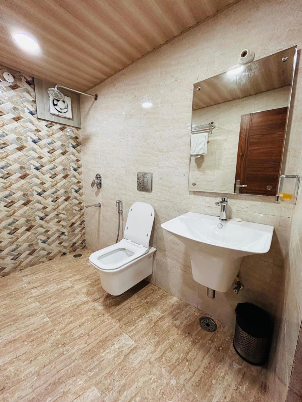 Yog Maya Regency B&B Шимла Экстерьер фото